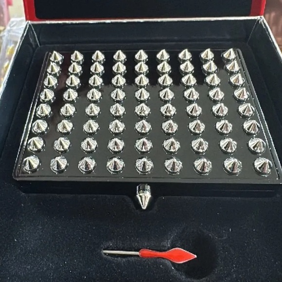 Christian Louboutin
Abracadabra la Palette in original box. Rare and sought - Picture 6 of 10